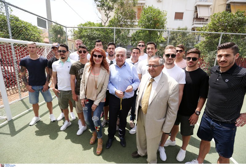 Ο Φλαμπουράρης το... έριξε στα σουτ -Σε εγκαίνια ποδοσφαιρικού γηπέδου [εικόνες] | iefimerida.gr 5