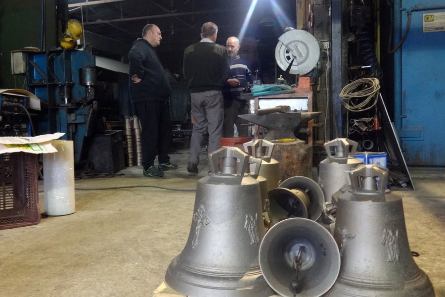 Ρωσία, Ισραήλ, Ρουμανία αγοράζουν καμπάνες από αυτό εδώ το εργαστήριο στα Ιωάννινα! [εικόνες & βίντεο] | iefimerida.gr 1