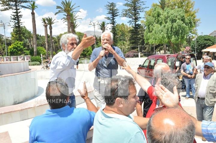 Χαμός στη Χίο: Επιτέθηκαν στον Μηταράκη [εικόνες&βίντεο] | iefimerida.gr 0