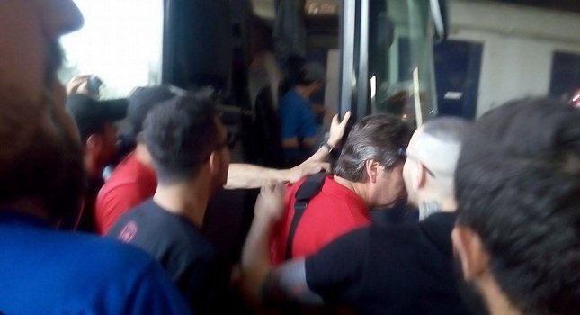 Αποθεώθηκαν από τον κόσμο οι παίκτες του Ολυμπιακού [εικόνες & βίντεο] | iefimerida.gr 3