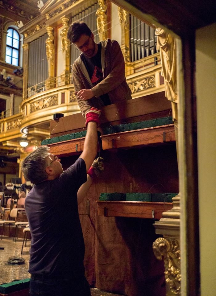 Ετοιμάζοντας τη μεγαλειώδη συναυλία της Πρωτοχρονιάς στη Βιέννη -Χιλιάδες λουλούδια, πρόβες, ο Μέτα [εικόνες] | iefimerida.gr 4