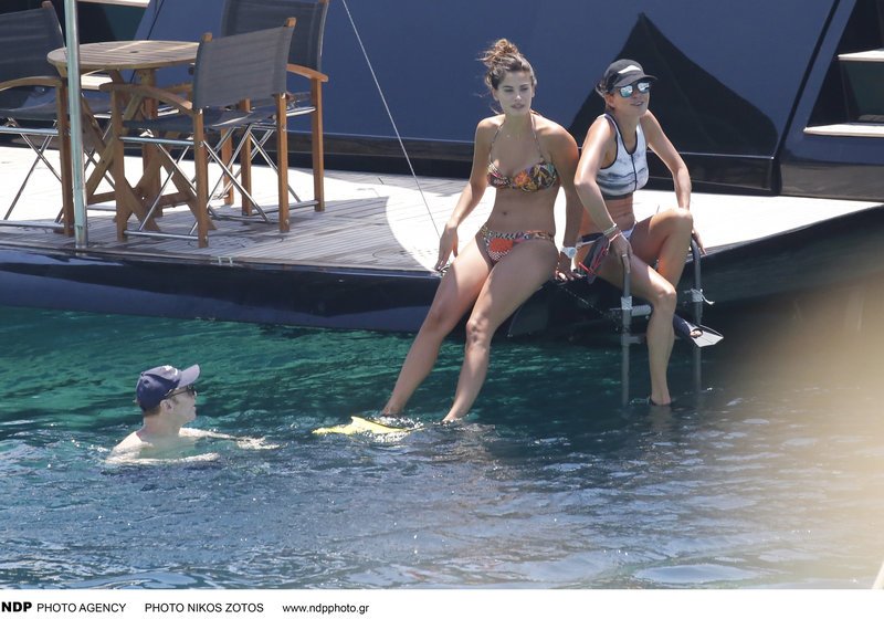 Τρυφερές στιγμές για Μπόμπα-Τανιμανίδη σε σκάφος -Λίγο πριν τον γάμο [εικόνες] | iefimerida.gr 6