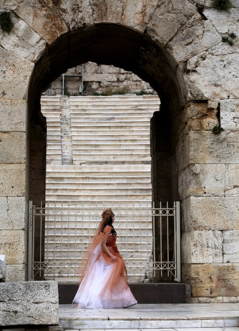 Η επίδειξη μόδας του Βασίλειου Κωστέτσου στο Ηρώδειο -Μόδα και άριες μπροστά στο μνημείο [εικόνες] | iefimerida.gr 3