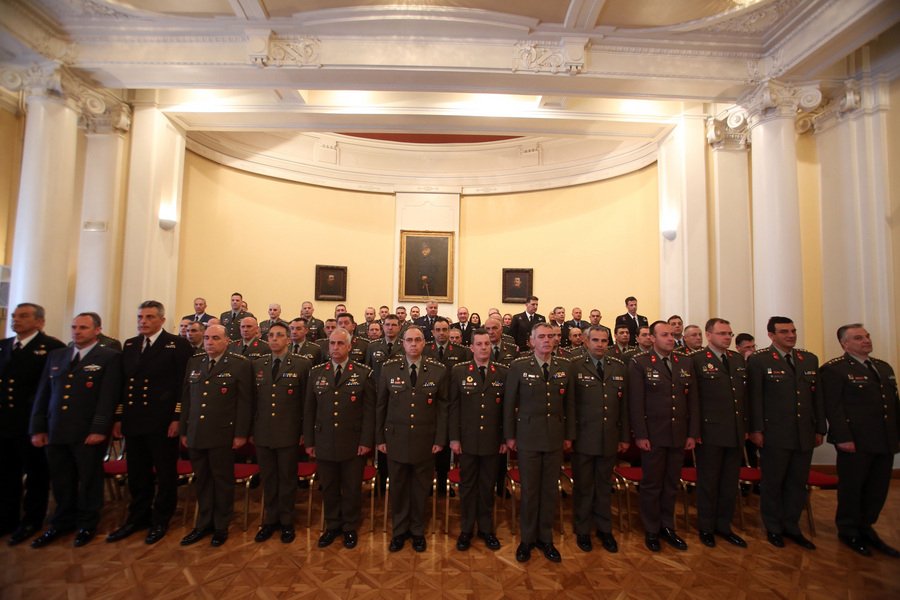 Τα πτυχία στους απόφοιτους της Σχολής Εθνικής Αμυνας επέδωσε ο Παυλόπουλος [εικόνες]  | iefimerida.gr 0