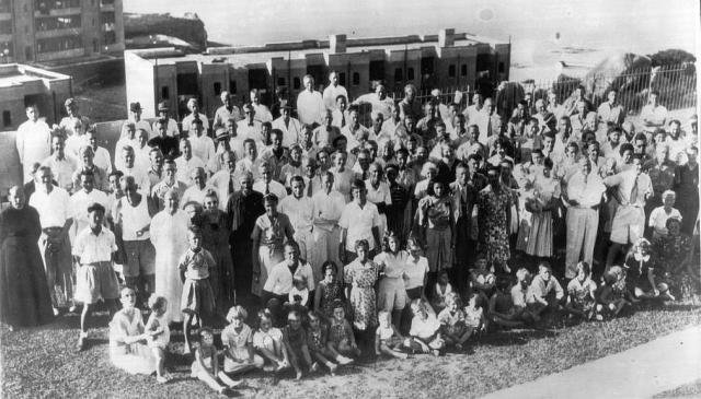 Κρατούμενοι στο στρατόπεδο Στάνλεϊ το 1942