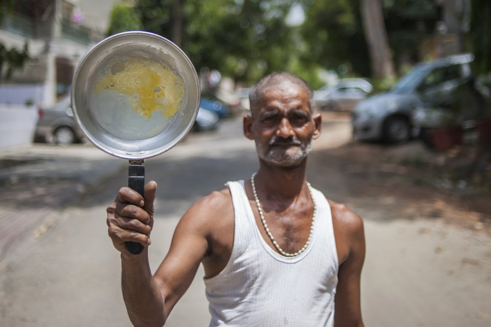 Απίστευτες εικόνες από το φονικό καύσωνα με τους 2.000 νεκρούς στην Ινδία: Ελιωσε και η άσφαλτος [εικόνες] | iefimerida.gr 5