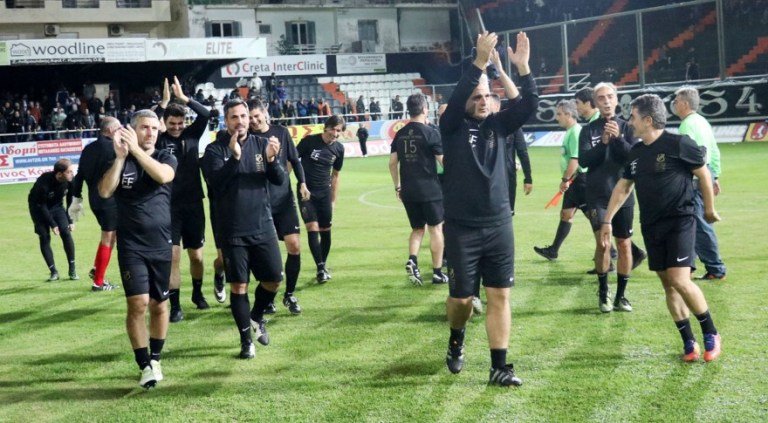 Λύγισαν οι πάντες: Συγκίνηση στο φιλικό προς τιμήν του σπουδαίου Ευγένιου Γκέραρντ [εικόνες] | iefimerida.gr 4