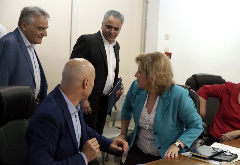 ΝΔ-ΚΙΝΑΛ: Ναι στο σπάσιμο της Β' Αθήνας, αν δώσετε ψήφο στους αποδήμους | iefimerida.gr 0