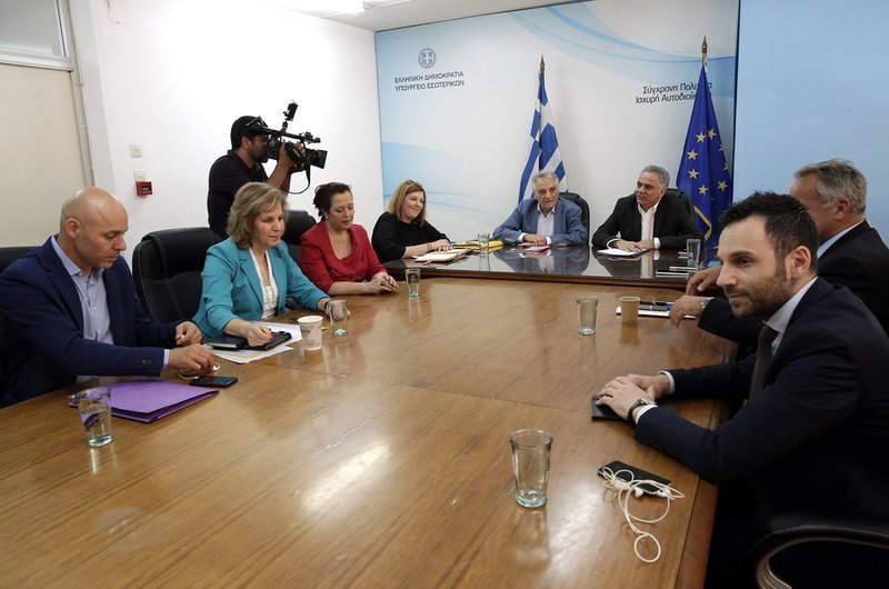 ΝΔ-ΚΙΝΑΛ: Ναι στο σπάσιμο της Β' Αθήνας, αν δώσετε ψήφο στους αποδήμους | iefimerida.gr 1