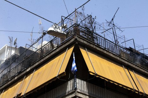 Eνας τραυματίας από τη φωτιά στις Τρεις Γέφυρες [εικόνες] | iefimerida.gr 0