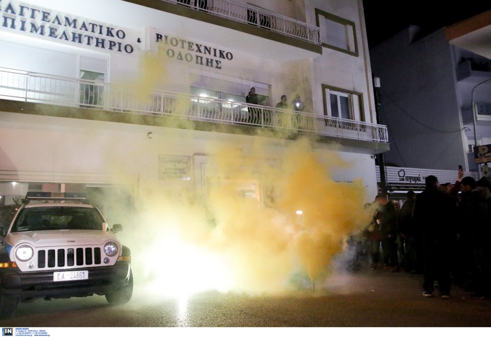 Ενταση σε ομιλία του Πετρόπουλου στη Ροδόπη -Αγριεμένοι αγρότες μπούκαραν σε εκδήλωση [βίντεο] | iefimerida.gr 5