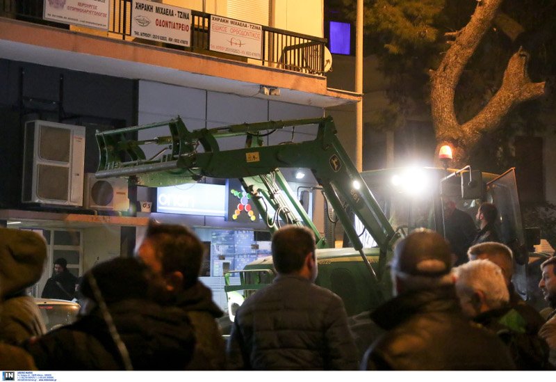 Ενταση σε ομιλία του Πετρόπουλου στη Ροδόπη -Αγριεμένοι αγρότες μπούκαραν σε εκδήλωση [βίντεο] | iefimerida.gr 6