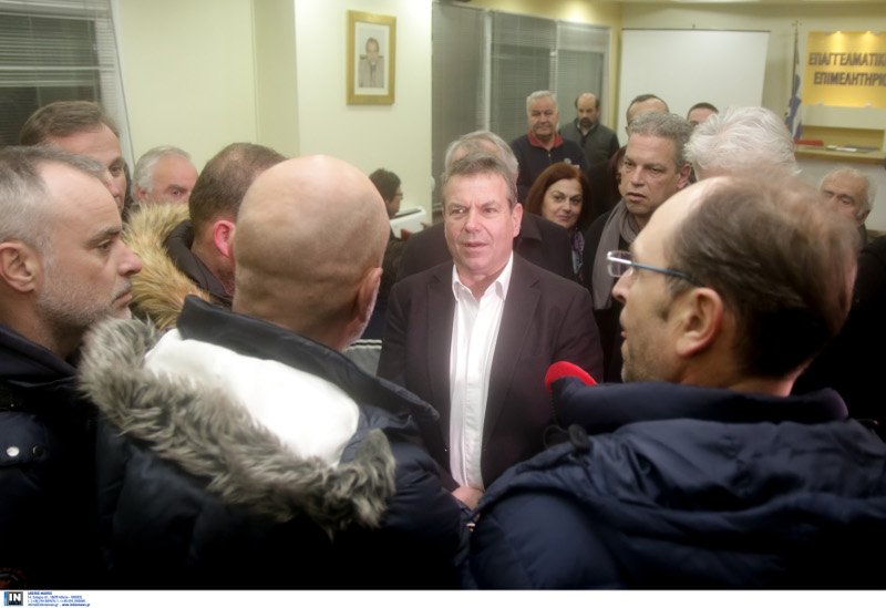 Ενταση σε ομιλία του Πετρόπουλου στη Ροδόπη -Αγριεμένοι αγρότες μπούκαραν σε εκδήλωση [βίντεο] | iefimerida.gr 8