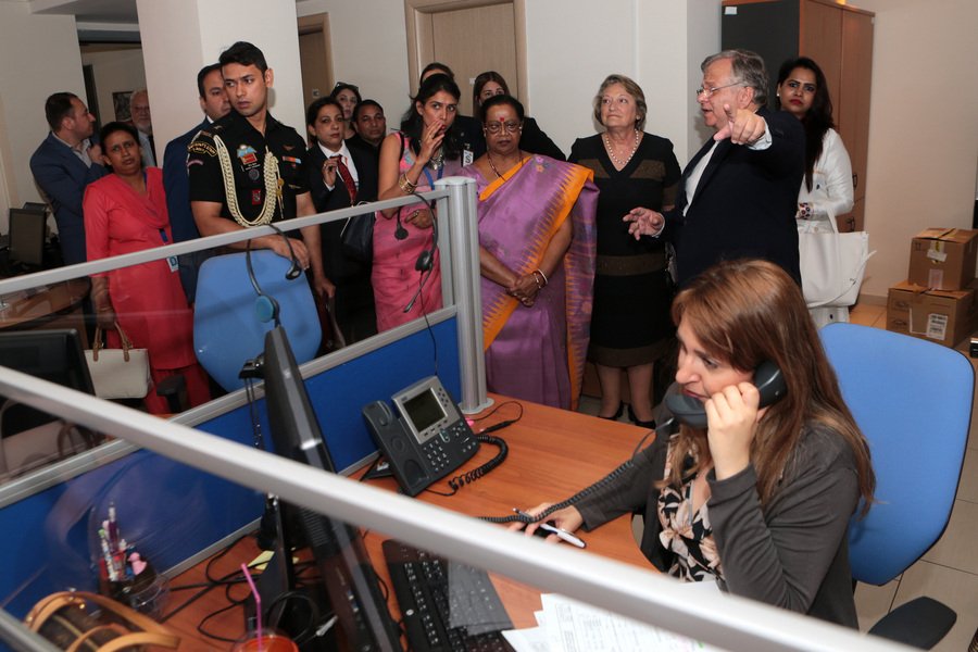 Στο Χαμόγελο του Παιδιού η σύζυγος του Ινδού Προέδρου -Προσέφερε χρηματική επιταγή [εικόνες] | iefimerida.gr 0