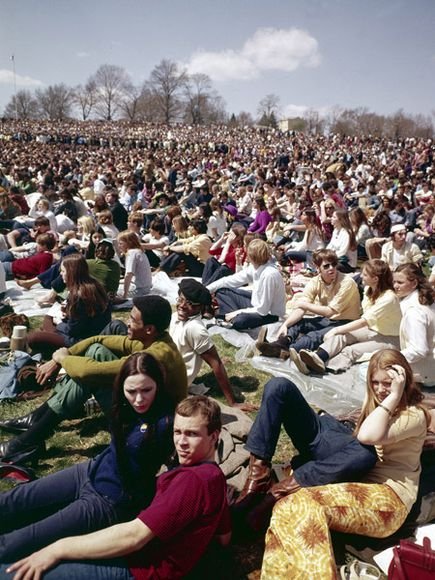 Σπάνια στιγμιότυπα από την πρώτη μέρα της Γης: Έτσι γιόρτασαν στις 22 Απριλίου 1970 [εικόνες] | iefimerida.gr 2