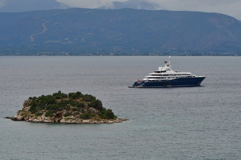 «Μυστική» επίσκεψη του σεΐχη του Κατάρ στο Ναύπλιο -Εφτασε με την πολυτελή θαλαμηγό του [εικόνες] | iefimerida.gr 1