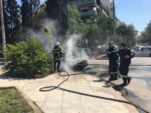 Πήρε φωτιά εν κινήσει αυτοκίνητο στη Νέα Σμύρνη [εικόνες] | iefimerida.gr 5
