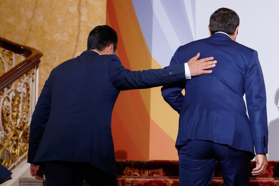 Τσίπρας και Ζάεφ πλάι-πλάι στη Σύνοδο Κορυφής των Δυτ. Βαλκανίων -Φωτογραφία: EPA/LUKE MACGREGOR / POOL