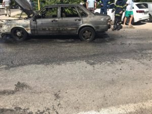 Πήρε φωτιά εν κινήσει αυτοκίνητο στη Νέα Σμύρνη [εικόνες] | iefimerida.gr 4