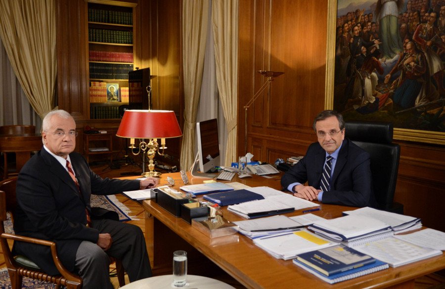 Πολύμπριζο, ξύλινη σβούρα, παλιάς κοπής αριθμομηχανή, δύο σελοτέιπ, ένα iMac: Ψαχουλεύοντας το γραφείο του Αντώνη Σαμαρά [εικόνες] | iefimerida.gr 1