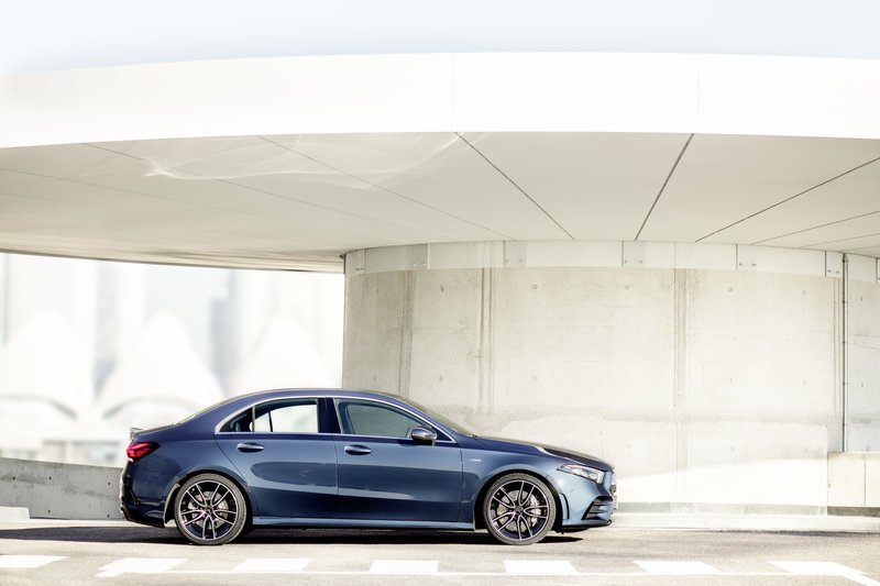 Η Mercedes-AMG A35 sedan με 306 ίππους | iefimerida.gr 2