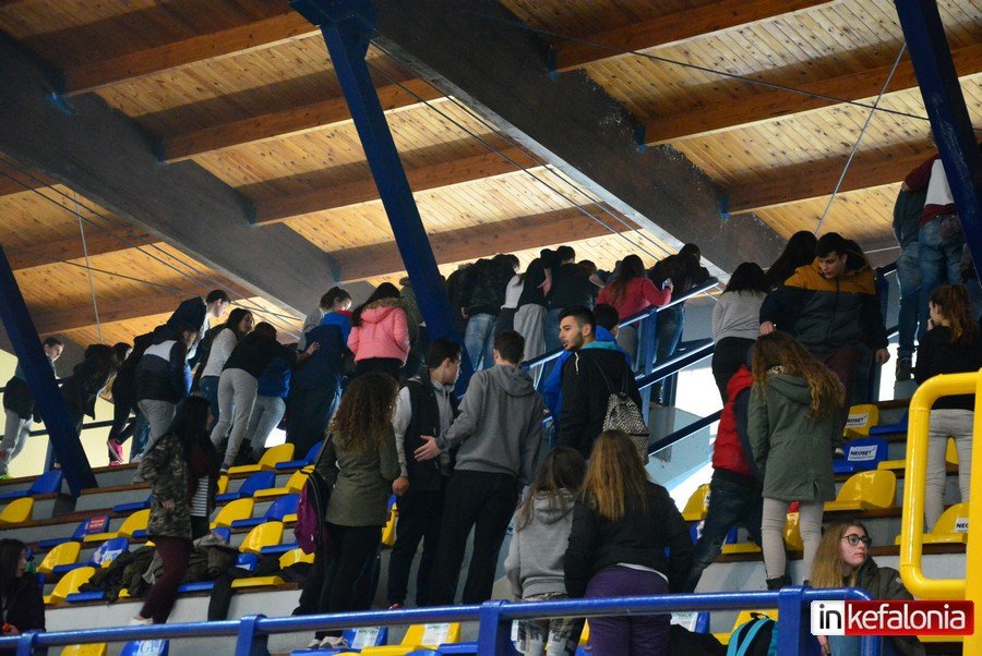 Πεδίο μάχης τελικός σχολικού πρωταθλήματος στην Κεφαλλονιά – Ξύλο των μαθητών και διακοπή [εικόνες] | iefimerida.gr 0