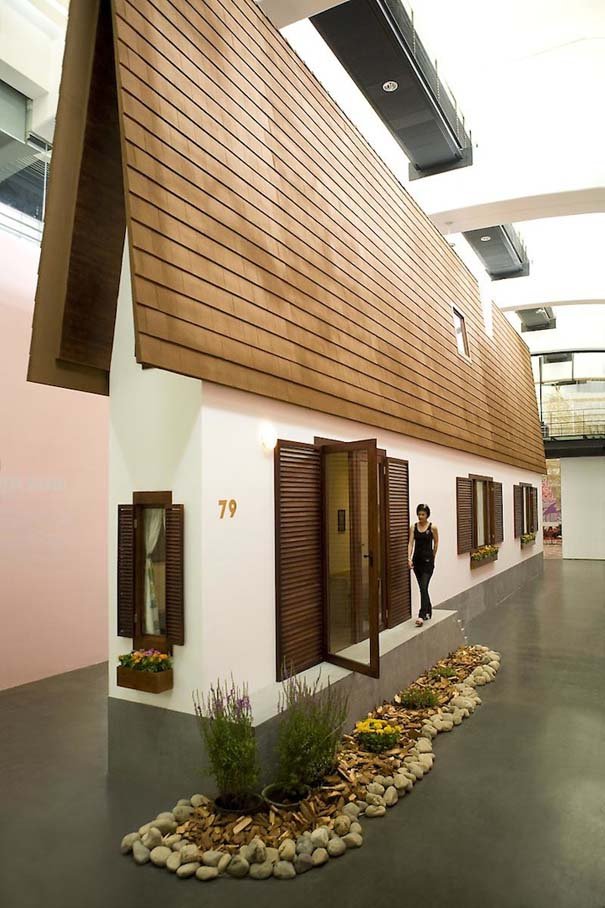 Καλλιτέχνης δημιούργησε το πιο στενό σπίτι στον κόσμο [εικόνες] | iefimerida.gr 0