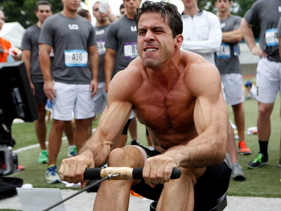 Οι γιάπηδες της Γουόλ Στριτ βγάζουν το κοστούμι και διαγωνίζονται για τον τίτλο του πιο αθλητικού χρηματιστή [εικόνες] | iefimerida.gr 0