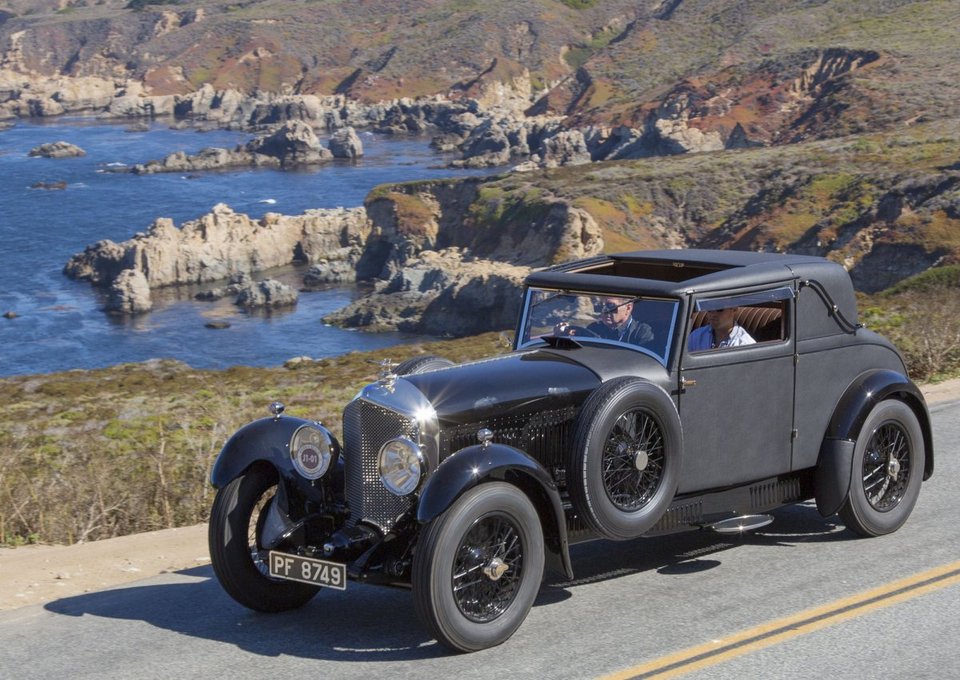 Αυτοκίνητα έργα τέχνης σε έναν ιδιότυπο αγώνα δρόμου [εικόνες] | iefimerida.gr 0