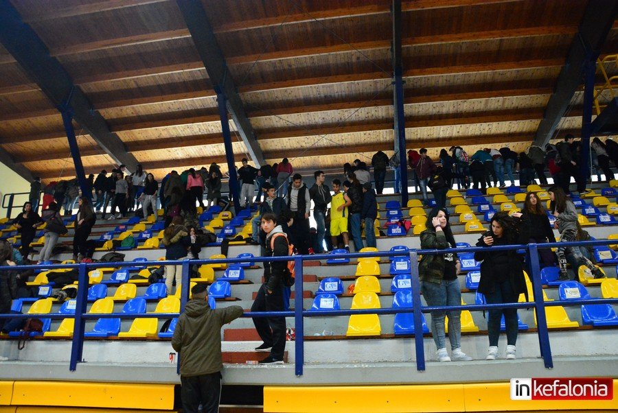 Πεδίο μάχης τελικός σχολικού πρωταθλήματος στην Κεφαλλονιά – Ξύλο των μαθητών και διακοπή [εικόνες] | iefimerida.gr 1