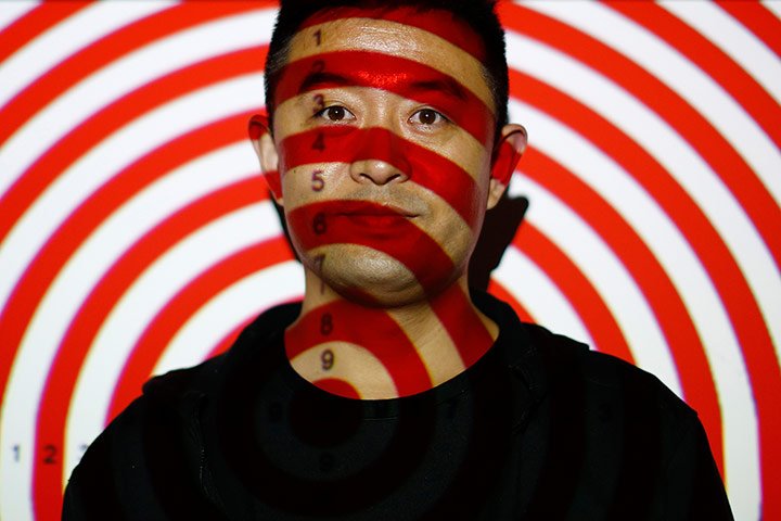 Τώρα τον βλέπεις, τώρα δεν τον βλέπεις- Η μαγική τέχνη του καμουφλάζ κάνει τον Λιου Μπόλιν αόρατο [εικόνες] | iefimerida.gr 0