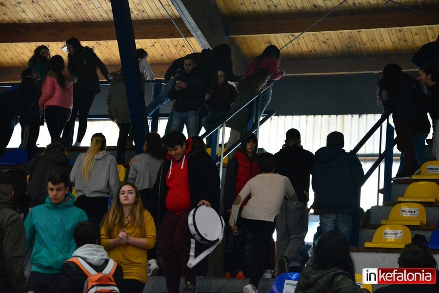Πεδίο μάχης τελικός σχολικού πρωταθλήματος στην Κεφαλλονιά – Ξύλο των μαθητών και διακοπή [εικόνες] | iefimerida.gr 2