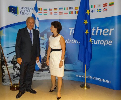 Στον Ευρωπαϊκό Οργανισμό Αμυνας ο Αβραμόπουλος -Συνάντηση και με τον Μάρτιν Σουλτς [εικόνες] | iefimerida.gr 0