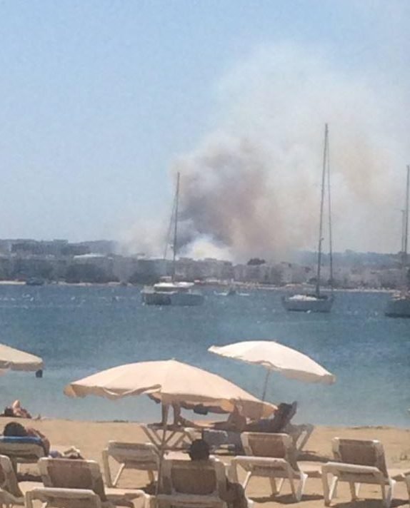 Πύρινη κόλαση σε τουριστικό θέρετρο στην Ιμπιζα- Εκκενώθηκαν σπίτια [εικόνες & βίντεο] | iefimerida.gr 0