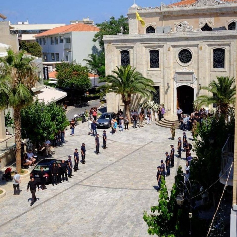 Το τελευταίο «αντίο» στον τέως αρχηγό της ΕΛ.ΑΣ. Μιχάλη Νηστικάκη [εικόνες] | iefimerida.gr 0