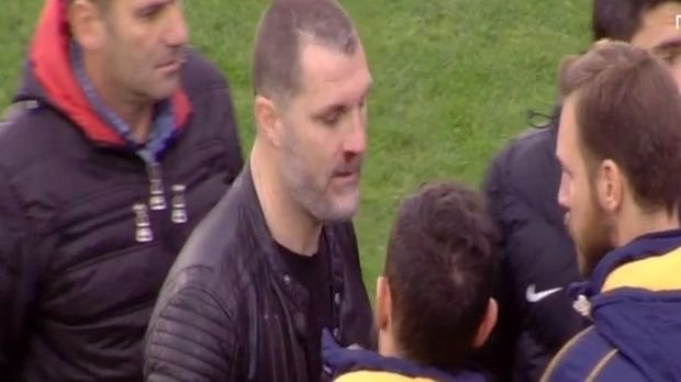 Απίστευτο: Ο προπονητής του ΟΦΗ χτύπησε άνθρωπο του Παναιτωλικού [εικόνα] | iefimerida.gr 0