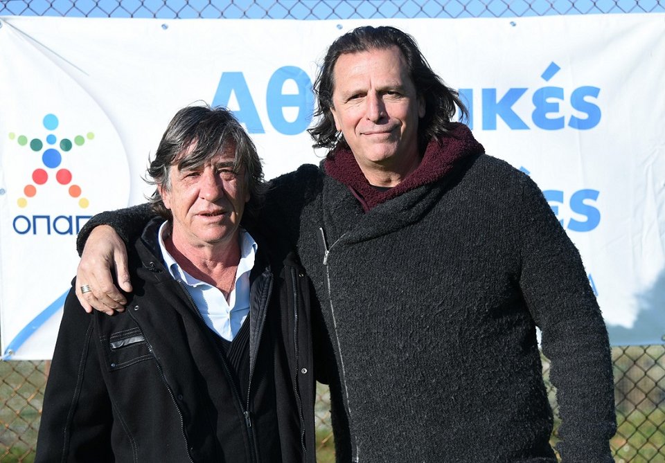 Αθλητικές Ακαδημίες ΟΠΑΠ: Προπόνηση με Θωμά Μαύρο και Τάσο Μητρόπουλο –Ξεχωριστή ποδοσφαιρική εμπειρία για τα παιδιά [εικόνες & βίντεο] | iefimerida.gr 1