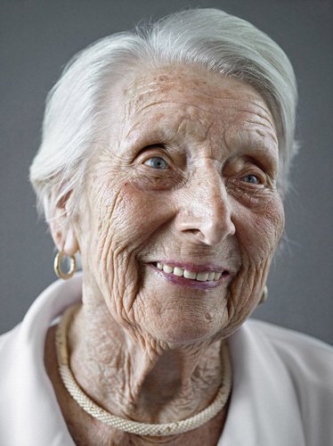 Αιωνόβιοι κάνουν τα... μοντέλα για Γερμανό φωτογράφο [εικόνες] | iefimerida.gr 0