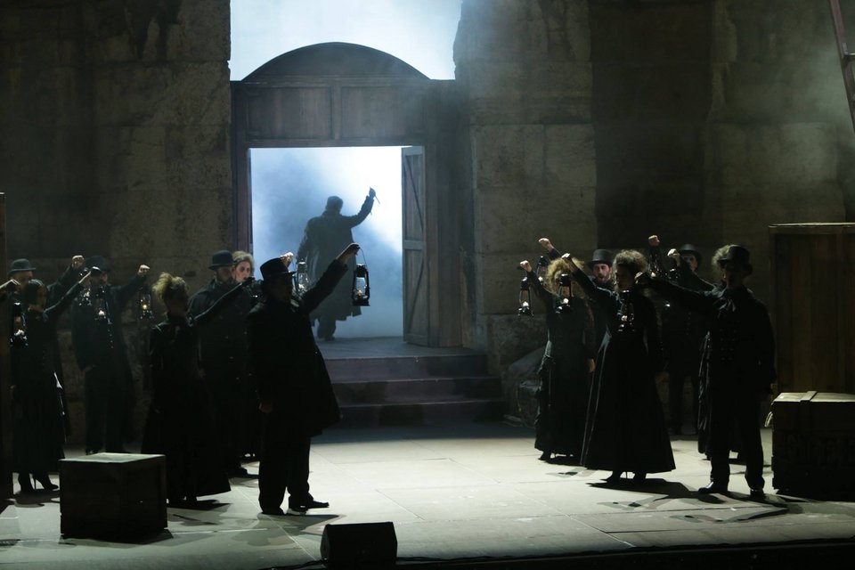 Η Καμεράτα μεταφέρει στο Ηρώδειο τη ζοφερή ατμόσφαιρα του δημοφιλούς Sweeney Todd [εικόνες & βίντεο]  | iefimerida.gr 0