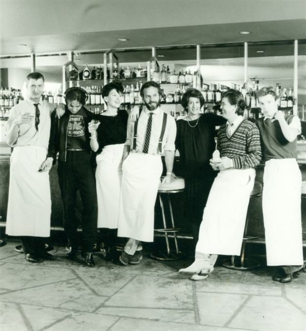 Η τεράστια ιστορία του μυθικού ελληνικού εστιατορίου «της Φώφης» στο Βερολίνο ξεδιπλώνεται στο Μουσείο Αλεξ Μυλωνά [εικόνες] | iefimerida.gr 6