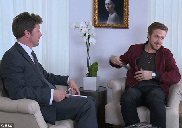 Ο διακριτικός Ραϊαν Γκόσλινγκ: Τι τον έφερε σε δύσκολη θέση κατά τη διάρκεια συνέντευξης [βίντεο] | iefimerida.gr 0