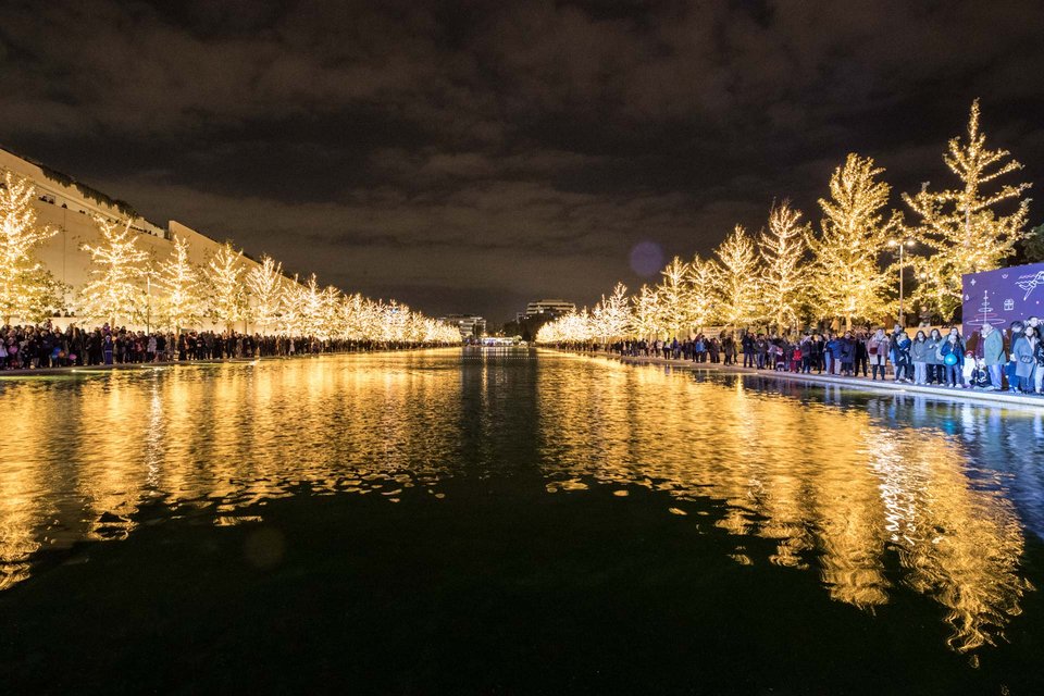 Εντός του ΚΠΙΣΝ λειτουργεί parking, χωρητικότητας 1000 θέσεων