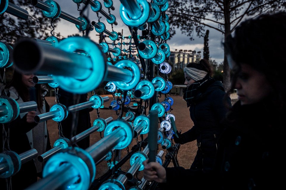 Οι χώροι του ΚΠΙΣΝ, συμπεριλαμβανομένου του parking, είναι προσβάσιμοι σε ΑμεΑ και αμαξίδια