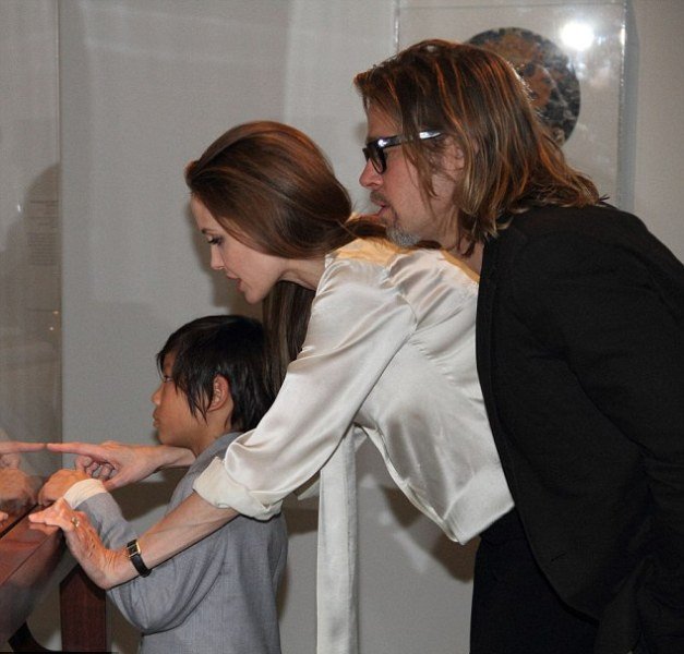 Η Αντζελίνα Τζολί επιτέλους παντρεύεται τον Μπραντ Πιτ! [εικόνες] | iefimerida.gr 0