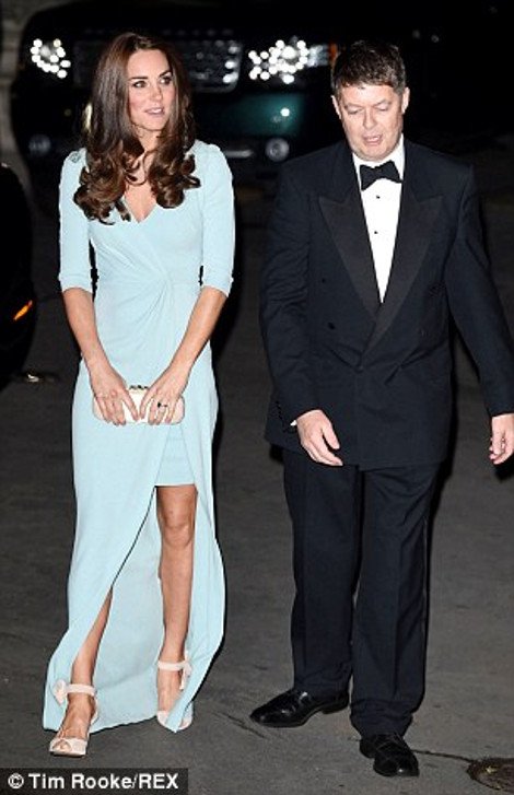 Το μίνι της εγκύου -Η Κέιτ Μίντλετον στον τρίτο μήνα, με εντυπωσιακό φόρεμα [εικόνες] | iefimerida.gr 10