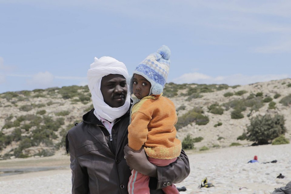 Ο φωτογράφος που έφτασε πρώτος στη Γαύδο και αντίκρισε τους 157 μετανάστες: «Μόλις με είδαν με αγκάλιαζαν κι έκλαιγαν» [εικόνες] | iefimerida.gr 0