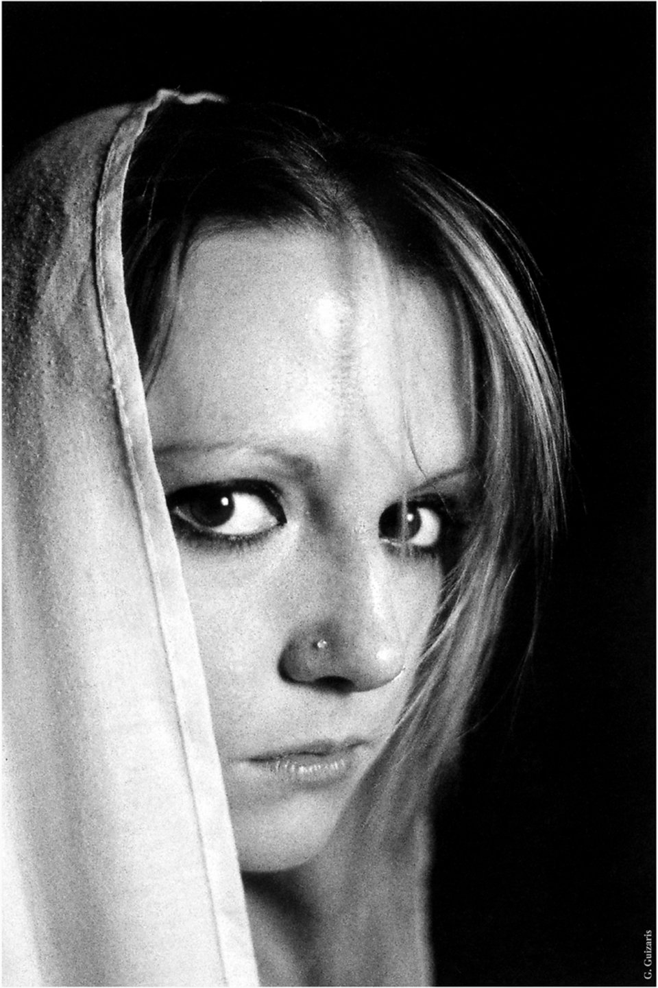 Signore-Οι γυναίκες του Γιώργου Γκιζάρη παίζουν με το φως και την καθημερινή ζωή [εικόνες] | iefimerida.gr 1