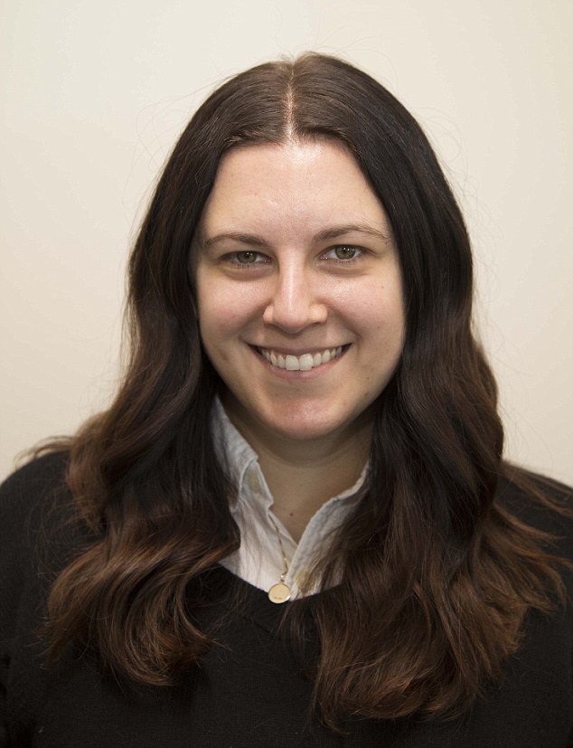 Καρέ-καρέ πώς γίνεται το πρόσωπο μιας γυναίκας αν δεν το πλύνει καθόλου επί ένα μήνα [εικόνες] | iefimerida.gr 0