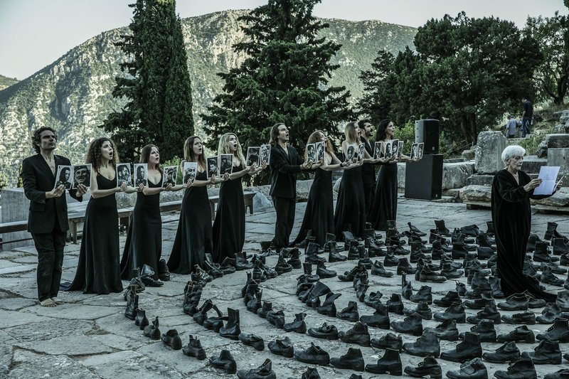 Εκστατική παράσταση του Θεόδωρου Τερζόπουλου στους Δελφούς υπό το φως του ήλιου [εικόνες] | iefimerida.gr 2