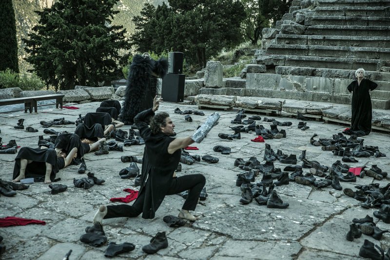 Εκστατική παράσταση του Θεόδωρου Τερζόπουλου στους Δελφούς υπό το φως του ήλιου [εικόνες] | iefimerida.gr 3